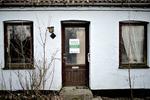 Sælges. Et stigende antal huse i Udkantsdanmark er svære at sælge, da færre vil bo i landdistrikerne. Folketinget må gøre noget, mener KL. 