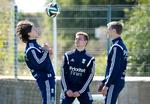 trio. De tre danskere i IFK Göteborg, (fra venstre) Lasse Vibe, Jakob Ankersen og Søren Rieks skal spille med om en topplacering i Sverige. 