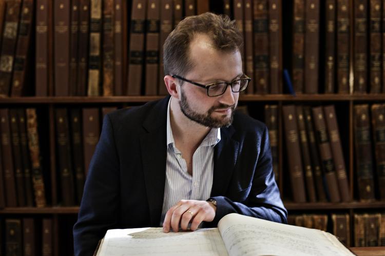 Læsekæphest. Litteraturprofessor Lasse Kjældgaard mener, at politikerne burde læse mere litteratur. 