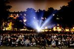 Blågården. Det er ikke første gang, at Blågårds Plads lægger hus til spændende arrangementer. Her ses en filmvisning tilbage i 2006. 