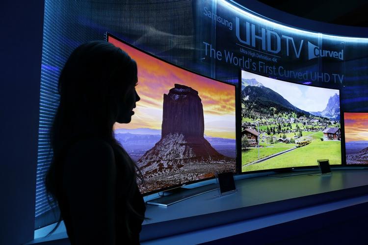 Teknologi. Samsung er det mest solgte tv-mærke i verden. I januar viste elektronikgiganten de nyeste modeller frem på en messe i Las Vegas (arkivoto) 