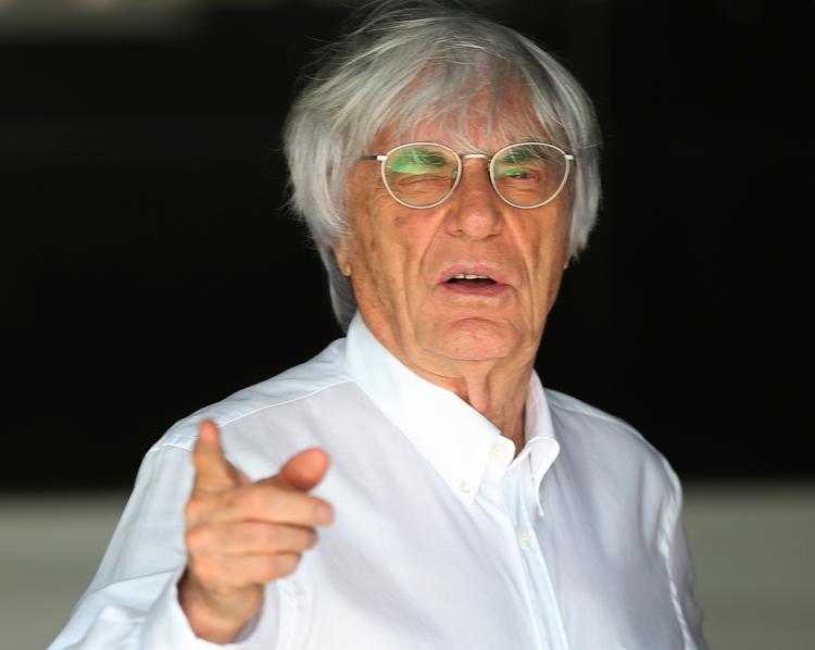 Skepsis. Formel 1 bossen Bernie Ecclestone svarer tvivlsomt på spørgsmål om Nürburgrings muligheder for at afholde granprixet. 