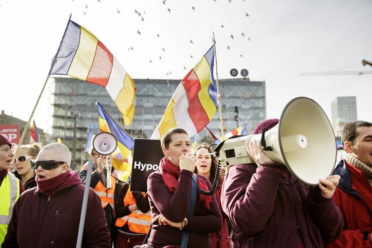 Demonstration. Ca. 80 mennesker var mødt op på Rådhuspladsen til demonstration mod Dalai Lama. Foto: Lasse Kofod 