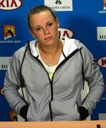 RAMT. Der var ikke mange smil fra Caroline Wozniacki under hendes afsked med Melbourne i sidste måned. Nu får hun en ny chance i Dubai. 