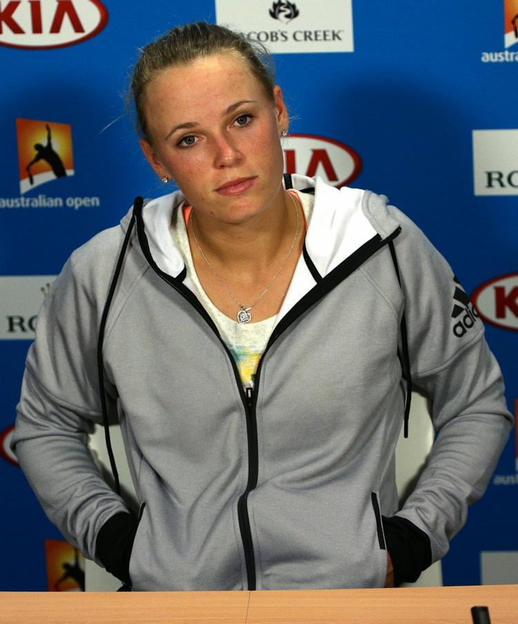 RAMT. Der var ikke mange smil fra Caroline Wozniacki under hendes afsked med Melbourne i sidste måned. Nu får hun en ny chance i Dubai. 