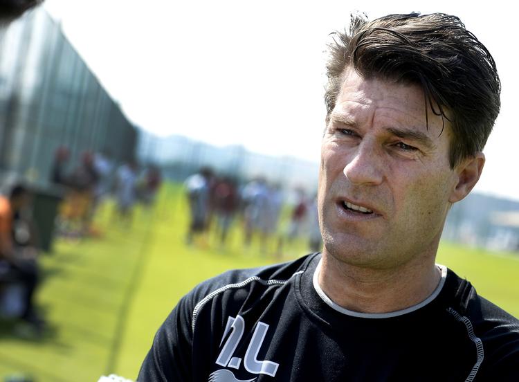 TILFREDS. Michael Laudrup er ikke let at lokke væk fra Qatar, hvor han netop nu nyder succes med sit hold Lekhwija. 