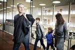 Lufthavn. Flemming Holck er på vej til Rom for at holde vinterferie med sin familie. 