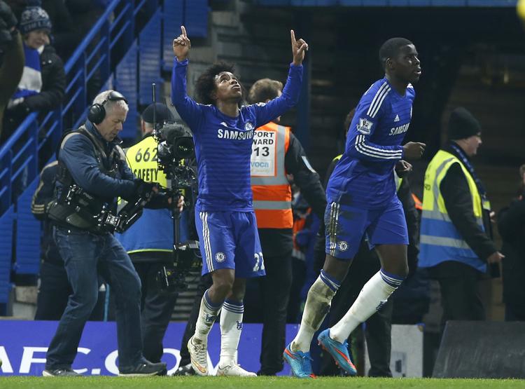 1-0. I en hektisk afslutning blev Willian matchvinder for Chelsea mod Everton. 