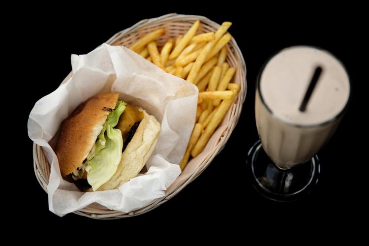 Lækkerier. Hvem kunne ikke spise en god burger lige netop nu? 
