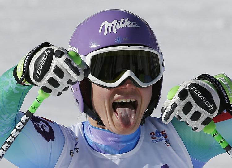 TRIUMFATOR. Tina Maze skovler medaljer sammen, og hun er særligt glad for dem af guld, som her efter den kombinerede konkurrence ved VM. 