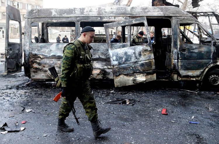 fredsplan. Det er ikke nok, at der ligger en køreplan for fred i Ukraine. Helle Thorning-Schmidt vil se Rusland leve op til aftalen, før hun tror på den. 