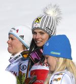 SKAMLEN. Østrig, Tyskland og Sverige fik medaljer i storslalom med guld til Anna Fenninger (i midten), sølv til Viktoria Rebensburg (tv.) og bronze til Jessica Lindell Vikarby (th.) 