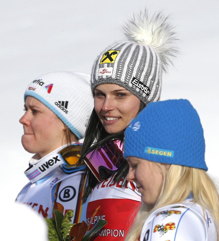 SKAMLEN. Østrig, Tyskland og Sverige fik medaljer i storslalom med guld til Anna Fenninger (i midten), sølv til Viktoria Rebensburg (tv.) og bronze til Jessica Lindell Vikarby (th.) 