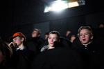 Oplysning. Kristian Samdal med den orange kasket synes langtfra, at hans hverdag er lige så ekstrem som den, han ser i filmen 'Kriger'. Men filmen giver til gengæld et godt indblik i, at man skal passe på med generalisering og fordomme, siger han. 