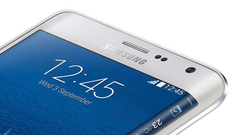 OMFAVNENDE. Samsungs næste flagskibs-smartphone, GALAXY S6, får formentlig en buet skærm. Lidt á la den, der sidder på GALAXY Edge på billedet herover. (Foto: PR/Samsung) 