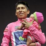 TRIUMFERNE. Den lyserøde trøje som beviset på sejren i Giro d'Italia og datteren Mariana er et par af Nairo Quintanas største bedrifter. 