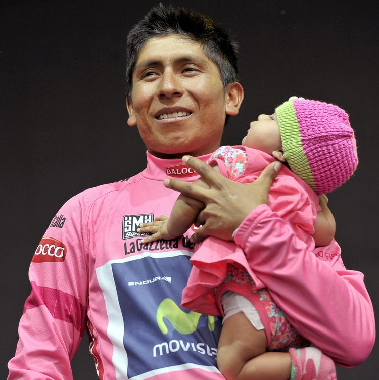 TRIUMFERNE. Den lyserøde trøje som beviset på sejren i Giro d'Italia og datteren Mariana er et par af Nairo Quintanas største bedrifter. 