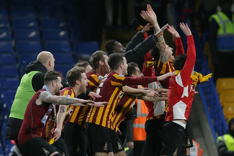 2-4. Bradford er en af to klubber fra den tredjebedste række i weekens FA Cup-ottendedelsfinaler. 