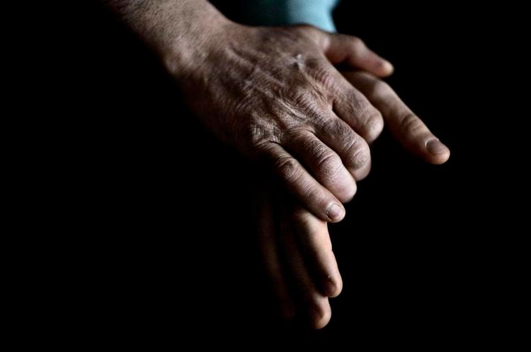 Beskyttelse. »Min forbrydelse er, at jeg ikke vil skilles fra mine børn«, siger Mehmet Bech om syv års kamp med myndighederne. 