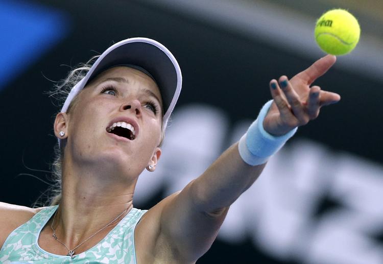AFBUD. Verdensetteren Serena Williams har trukket sig fra turneringen med en skade. Det kan blive heldigt for Caroline Wozniacki. 