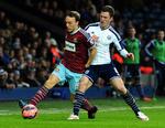 West Ham's Mark Noble (tv) i nærkamp med West Brom's Craig Gardner. 