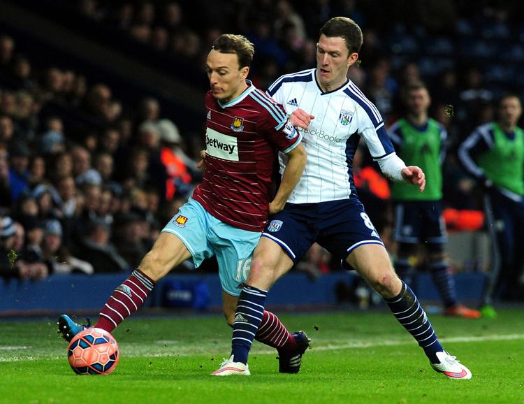 West Ham's Mark Noble (tv) i nærkamp med West Brom's Craig Gardner. 