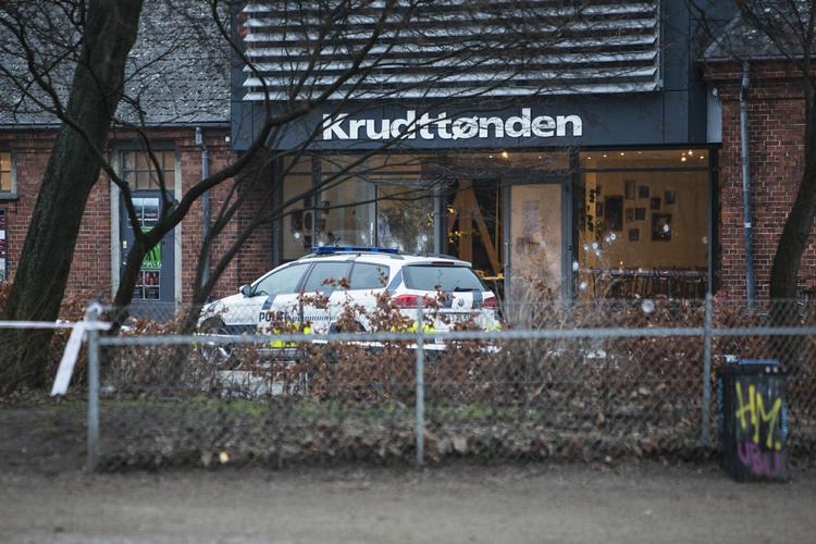 Skudepisoden fandt sted ved debatmødet Kunst, blasfemi og ytringsfrihed i kulturhuset Krudttønden på Østerbro. 
