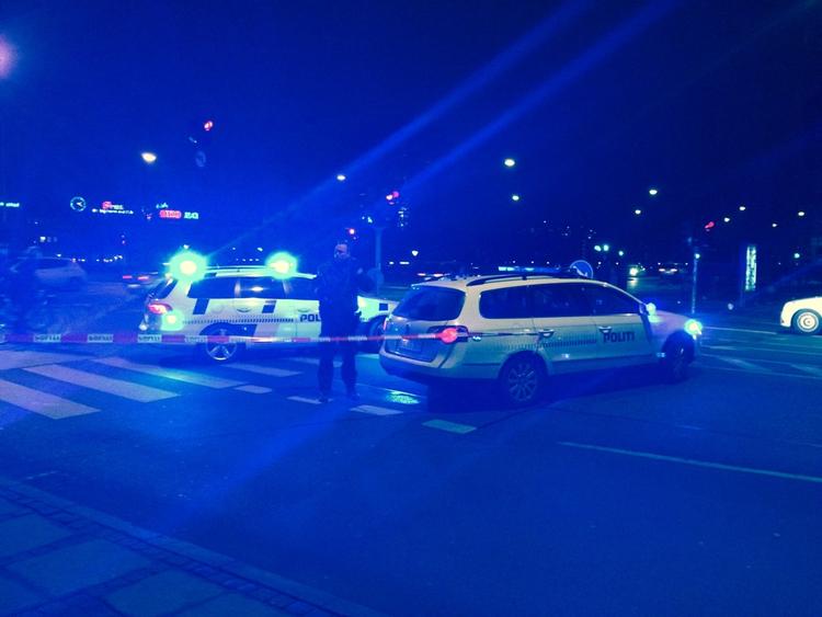 Politiet er talstærkt til stede i Indre By i København lørdag nat. 