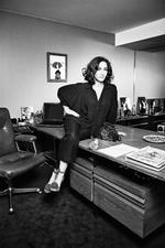 modens centrum. 80 procent af modehuset Rykiel ejes i dag af et Hongkongbaseret firma. Nathalie Rykiel, der netop har besøgt Copenhagen Fashion  Week, holder fast i, at Paris stadig er den vigtigste by, når det kommer til mode. 