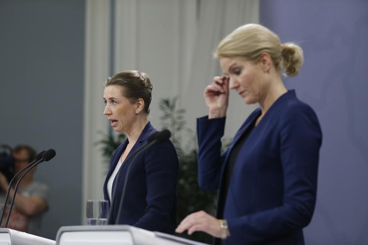 Terrorangreb. Statsminister Helle Thorning-Schmidt og justitsminister Mette Frederiksen på et ekstraordinært pressemøde i dag. 