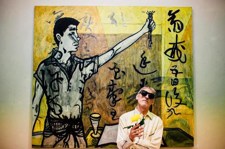 berømmmeæse. Da min udstilling på Trapholt åbnede, havde jeg også inviteret noget familie, der bor i Middelfart. Og da vi stod på parkeringspladsen, siger min fætter så: »Du vil da vel ikke sige, at alle de biler er kommet for din skyld?«. 