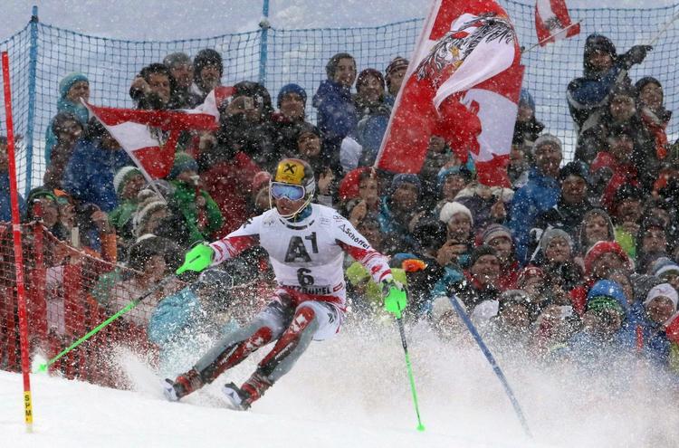 Fuld skrue. Marcel Hirscher fra Østrig er favoritten til at hjemføre VM-trofæet, når slalom-løbet lukker VM i Beaver Creak. 