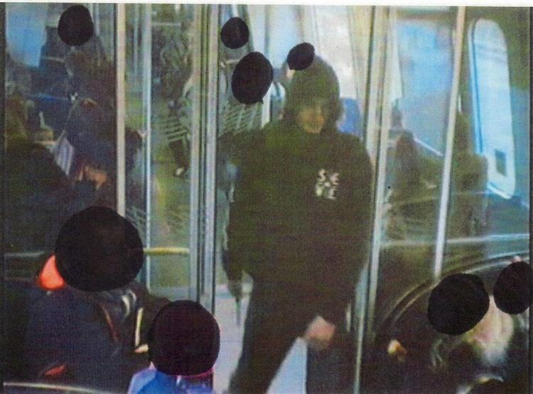 22-årige Omar Abdel Hamid El-Hussein har tidligere været efterlyst af politiet i forbindelse med et knivstikkeri i et S-tog ved Ny Ellebjerg Station fredag 22. november 2013. 