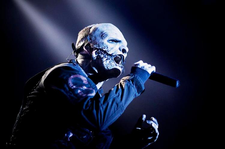 maskebal. Corey Taylor i front var Slipknot var velsyngende som altid - selv om lyden var noget juks. 