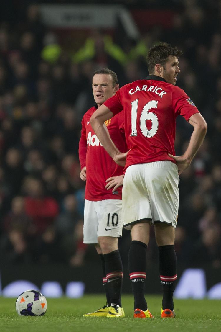 Balencespiller. Michael Carrick har spillet over 350 kampe på Manchester Uniteds centrale midtbane, men i takt med at han er blevet 33 år, så er skaderne også blevet mere hyppige hos omdrejningspunktet. Da United mødte Burnley i sdiste uge, var Wayne Rooney (bagerst) den mest defensitorienterede midtbanespiler – og Rooney er jo som bekendt angriber. 