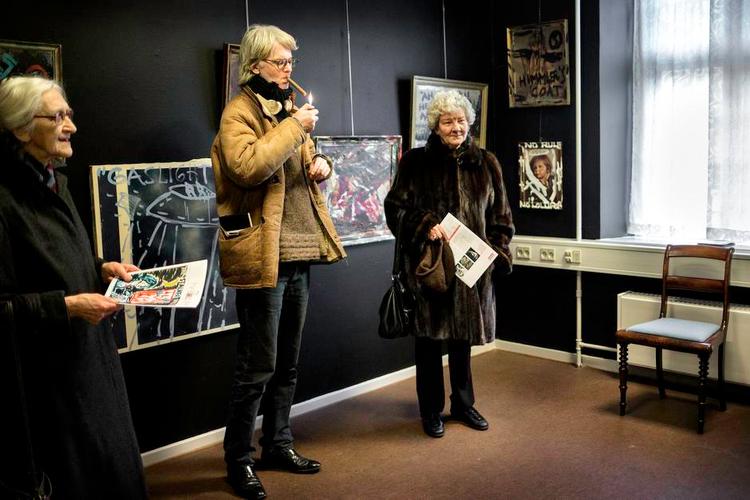 samlingen. Museum Ovartaci har i dag mere end 8.000 værker, skabt af tidligere og nuværende patienter. Her ses Jens Jørgen Boje, der har udstillet på museet ad to omgange. Det er uvist, hvad der skal ske med Museum Ovartaci, når psykiatrien om få år flytter. 