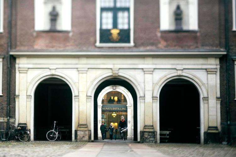 realistisk. Den nye plan for Kunsthal Charlottenborg forholder sig mere realistisk til økonomien, siger rektor for kunstakademiet Sanne Kofod Olsen. 
