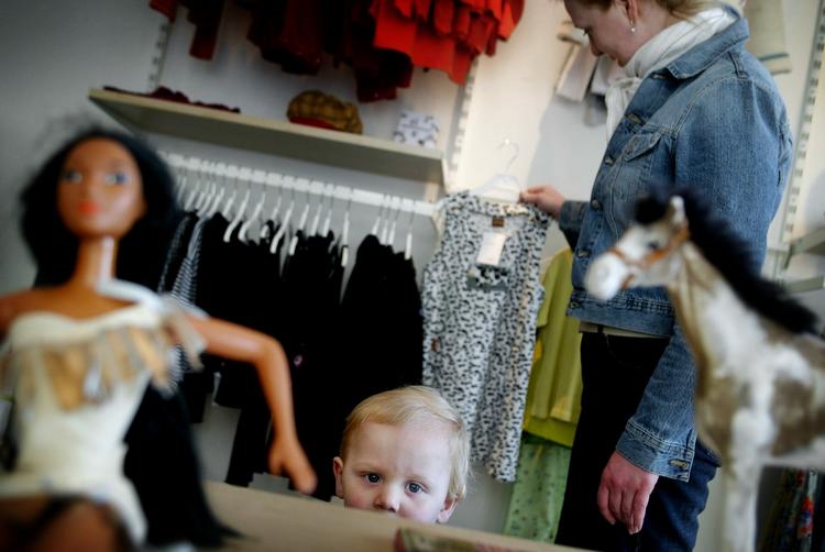 Genbrug. Brugt børnetøj hitter, både netbutikker og genbrugsbutikker melder om en markant øget efterspørgsel. 