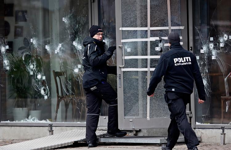 Østerbro. Københavns Politi fortæller, at gerningsmanden i alt affyrede 28 skud ved angrebet mod kulturhuset Krudttønden. 