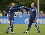 Schalkes cheftræner Roberto Di udfordring. Matteo (th.) og hans assistent, Atillio Lomdardo skal have den defensive organisation på plads mod Real Madrid. 