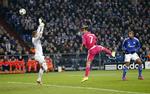 0-1. På et indlæg fra Carvajal bringer Cristiano Ronaldo Real Madrid foran mod Schalke 04. 
