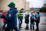 reform. Efter loukouten af lærerne vedtog Folketinget lærernes arbejdstidsregler ved lov i foråret 2013. Kort efter blev skolereformen vedtaget. En af ideerne i reformen var flytte undervisning udendørs som her, hvor lærer og tillidsrepræsentant Anders Ohlsen underviser i matematik på Trekroner Skole i Roskilde. Arkivfoto: Anders Rye Skjold Jensen. 