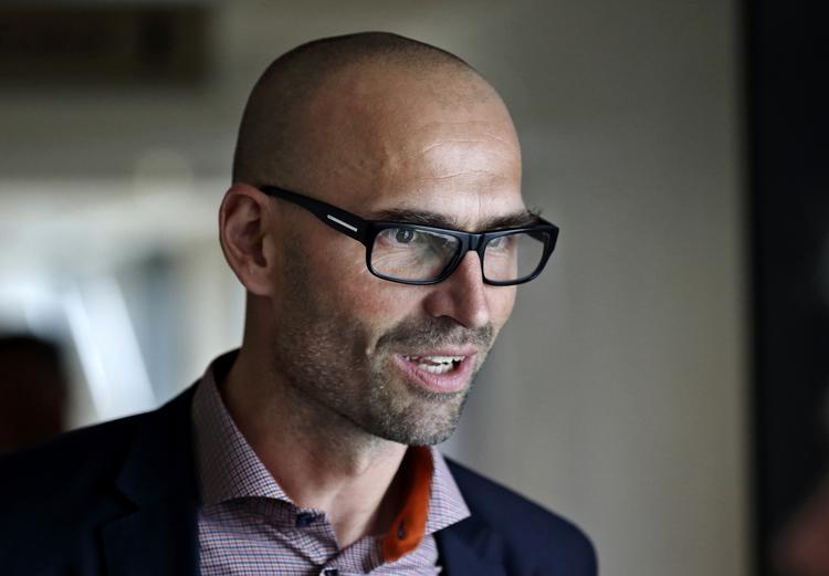 kritiseret. DBU's direktør, Claus Bretton-Meyer, får kritik for de metoder, han har brugt i lønstrid med landsholdsspillerne. Arkivfoto: Jens Dresling 