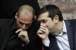 håbefulde. Grækenlands regeringschef, Alexis Tsipras (th.), og hans finansminister, Yanis Varoufakis, håber at kunne indgå en aftale med EU-landene, som er mere lempelig for grækerne end den nuværende. 