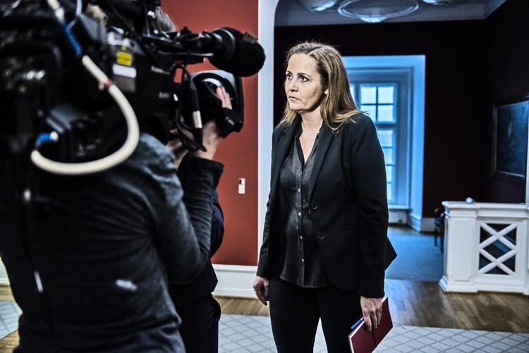 kritisk. SF's leder, Pia Olsen Dyhr er blandt de politikere, som efterlyser løsninger på ryggen af det terroranslag, der blev rettet mod København i weekenden. 