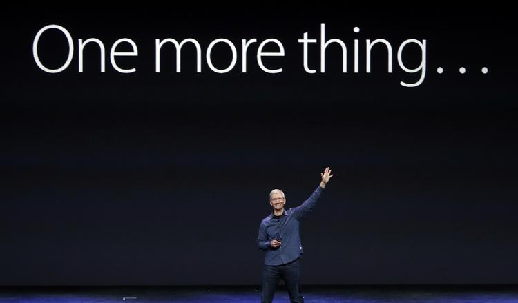pengemaskine. Apples direktør, Tim Cook, har grund til at være glad, for pengene bare vælter ind. I det sidste kvartal af 2014 solgte selskabet 30.000 iPhones - i timen. 