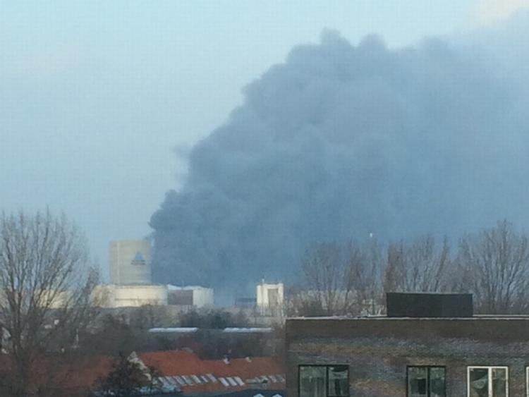 Brand. Røgudviklingen er kraftig på Amager efter en brand i en skrotbunke. 
