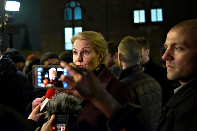 Terror. Her ses Helle Thorning-Schmidt lørdag aften ved Krudttønden på Østerbro. 