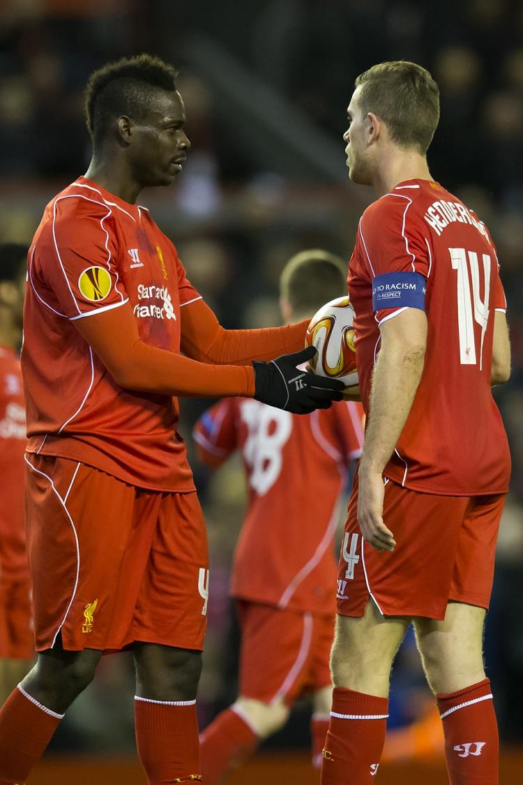 Tvekamp. »Giv mig bolden«. Henderson afleverede bolden til Balotelli, der scorede. 