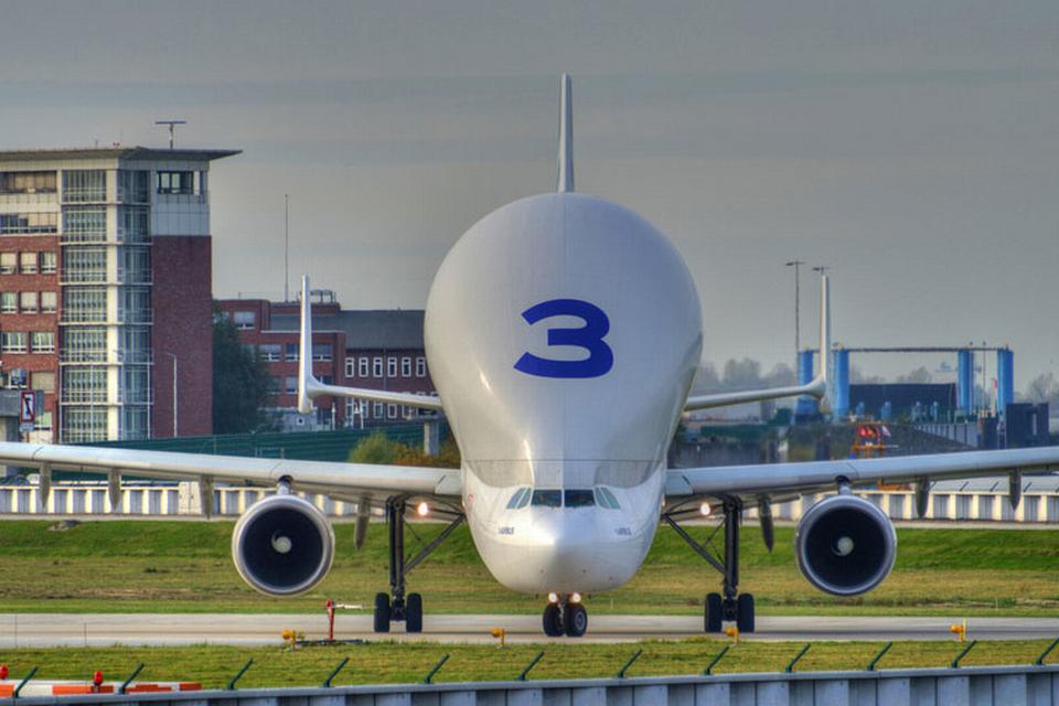 Nummer. Airbus har i dag fem Belugaer i drift. De er tydeligt nummereret. FOTO: Glyn Lowe, flickr/Creative Commons 